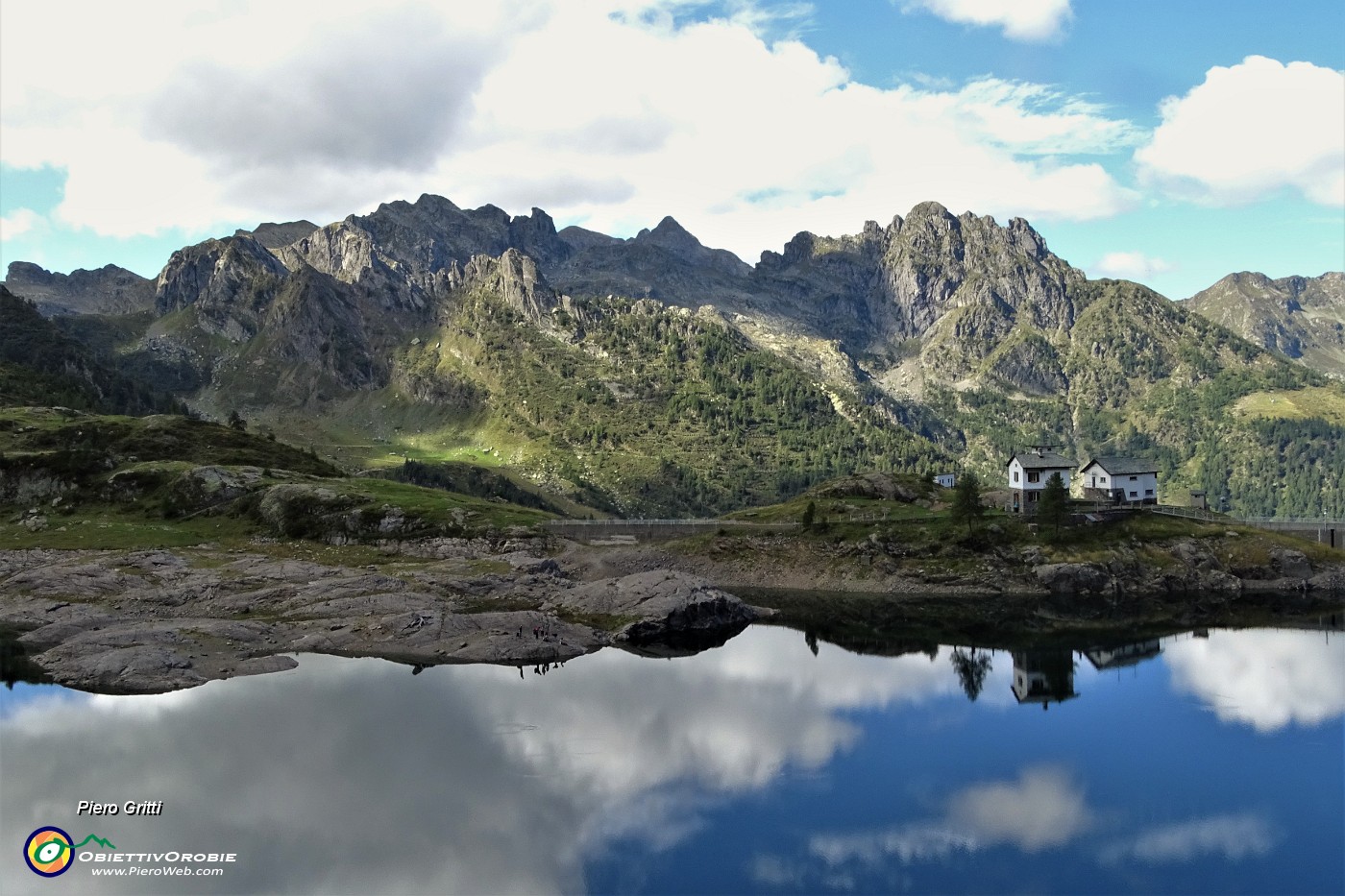 41 Lago di Pescegallo con vista verso Torrione di Mezzaluna e Pizzo Torretta.JPG